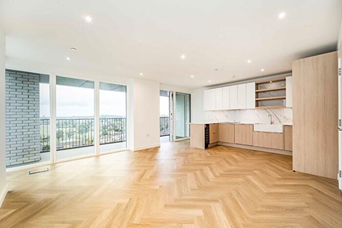 3 Bedroom Flat To Rent In The Hyde, London, NW9