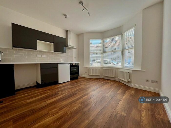 1 Bedroom Flat To Rent In Cowper Street, Hove, BN3