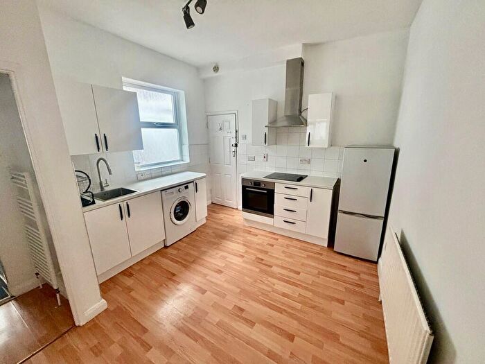1 Bedroom Flat To Rent In Chigwell Road, South Woodford, E18