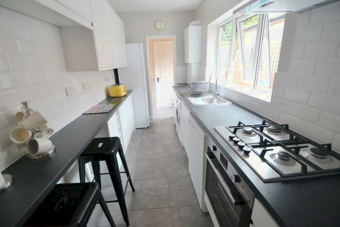 5 Bedroom Semi-Detached House To Rent In Radford Boulevard, Nottingham, NG7