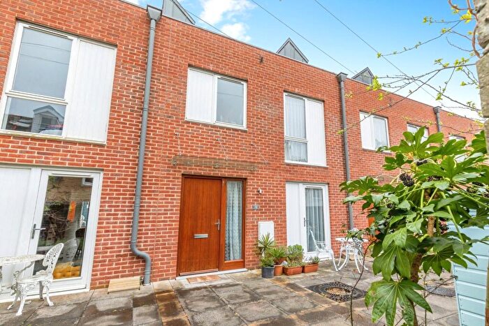 4 Bedroom House To Rent In Bishopscourt Gardens, Love Lane, Rochester, Kent, ME1