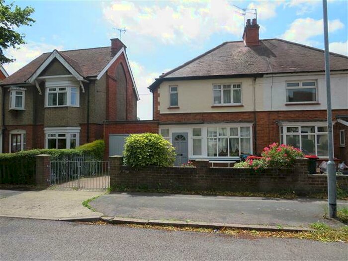 3 Bedroom House To Rent In Eaton Avenue, Bletchley, Milton Keynes, MK2