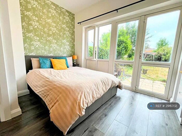 6 Bedroom Semi-Detached House To Rent In Manor Drive North, Worcester Park, KT4