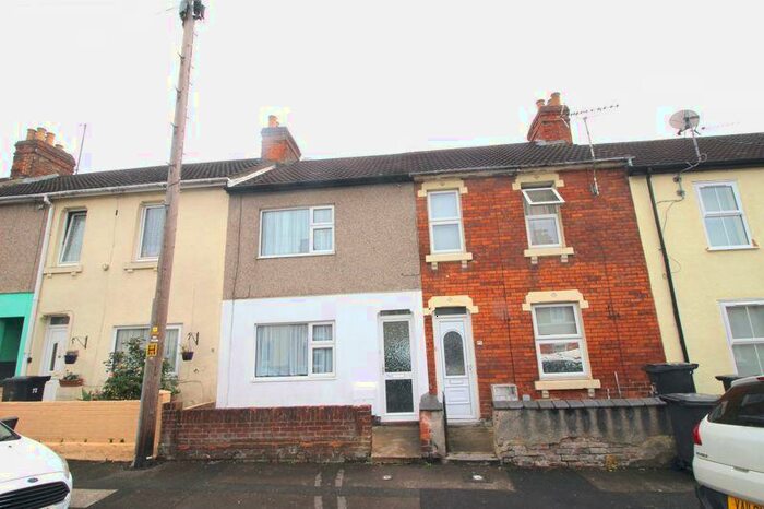 4 Bedroom Terraced House To Rent In Redcliffe Street, Swindon, SN2