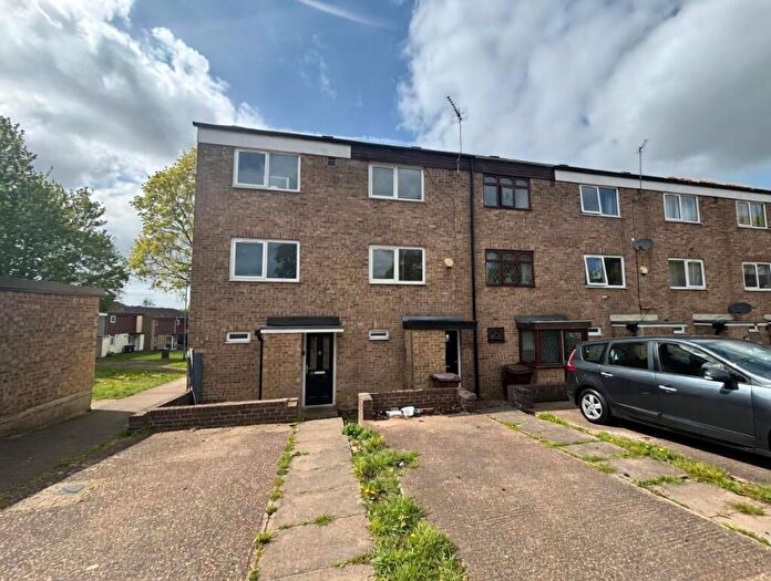 3 Bedroom Town House For Sale In Poppyfield Court, Lings, Northampton, NN3
