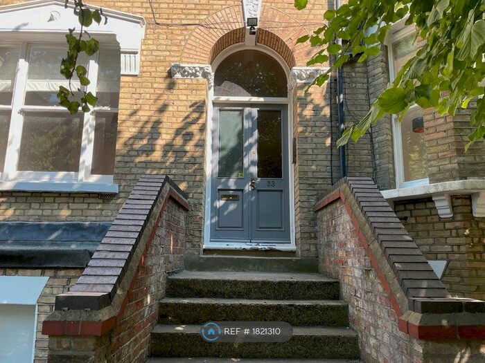 2 Bedroom Flat To Rent In Talfourd Road, London, SE15