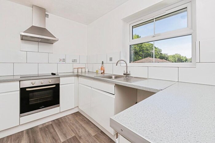 2 Bedroom Flat For Sale In De La Warre Court, St. Annes Park, Bristol, BS4