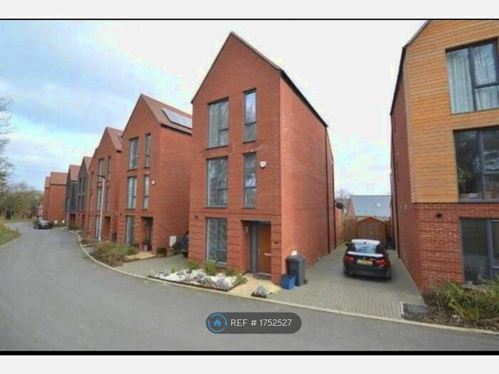 4 Bedroom Detached House To Rent In Keats Way, Coulsdon, CR5