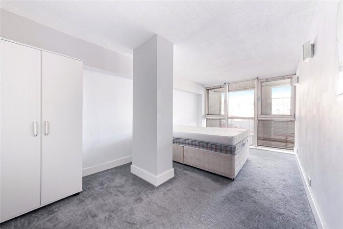 2 Bedroom Apartment To Rent In Artichoke Hill, Wapping, E1W