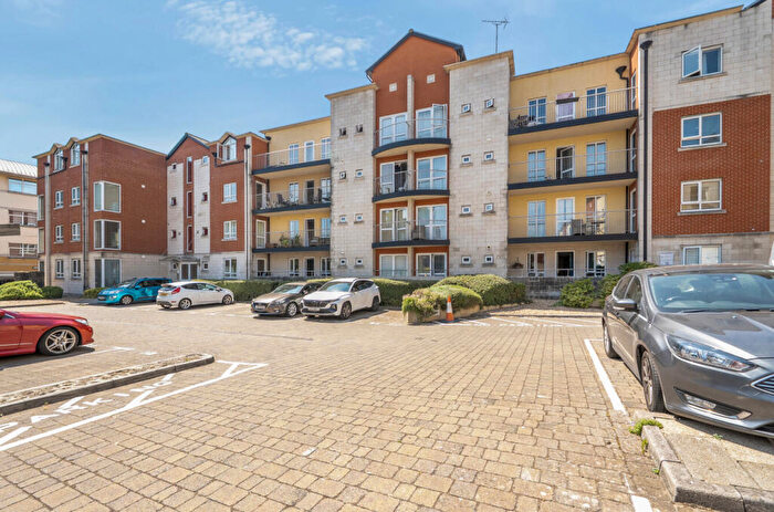 2 Bedroom Flat For Sale In Gloucester Square, Southampton, Hampshire, SO14