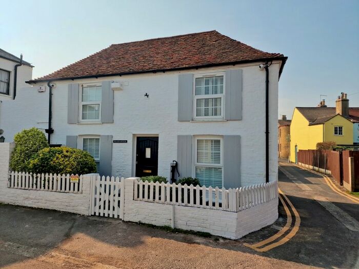 2 Bedroom Detached House To Rent In Hope Road, Deal, CT14
