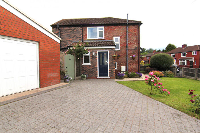 3 Bedroom Semi-Detached House For Sale In Ashdale Crescent, Droylsden, M43
