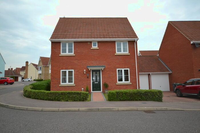 3 Bedroom Link Detached House To Rent In Holly Close, Dunmow CM6