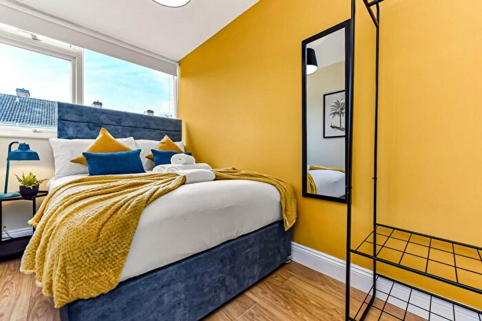 5 Bedroom Serviced Apartments To Rent In Cassland Road, London, E9