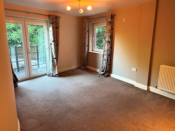 2 Bedroom Flat To Rent In Barwick Court, Station Road, Morley, Leeds, LS27