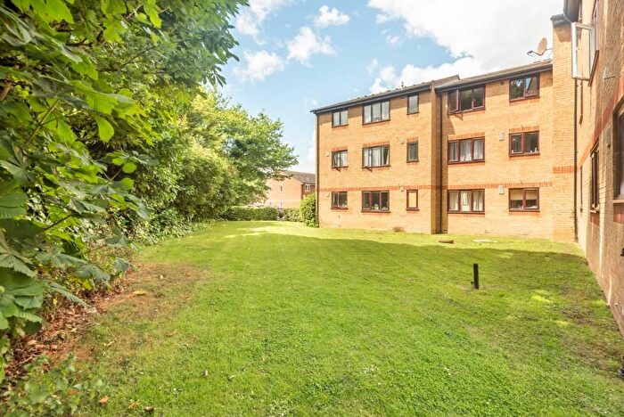 2 Bedroom Flat For Sale In Chartwell Close, Greenford, UB6