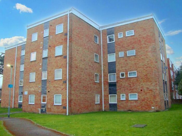 2 Bedroom Flat To Rent In Aplin Way, Isleworth, TW7