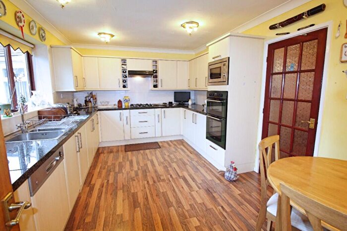 4 Bedroom Detached Bungalow For Sale In St. Peters Drive, Chatteris, Cambridgeshire, PE16 - Photo 4