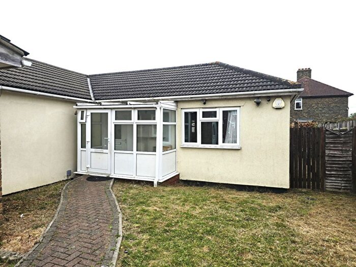 2 Bedroom Bungalow To Rent In Hatfield Mews, Dagenham, RM9