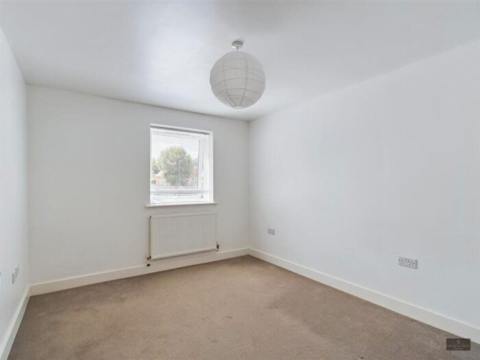 2 Bedroom Flat To Rent In Burnthouse Lane, Exeter, EX2