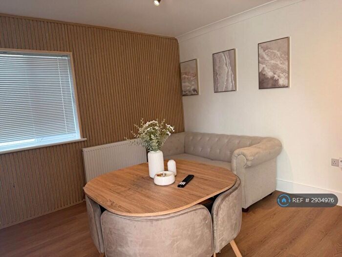 4 Bedroom Bungalow To Rent In Abbs Cross Lane, Hornchurch, RM12