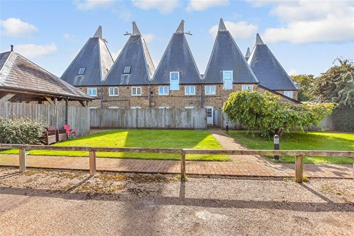 1 Bedroom Flat For Sale In London Road, Teynham, Kent, ME9