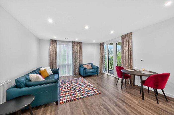 3 Bedroom Flat For Sale In Medawar Drive, Mill Hill, London, NW7