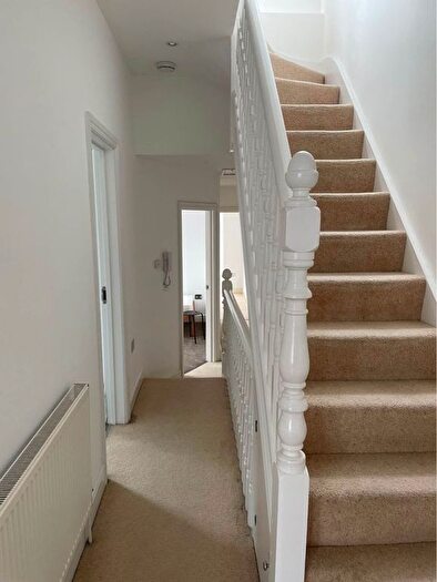 3 Bedroom Flat To Rent In Lambert Road, London, N12