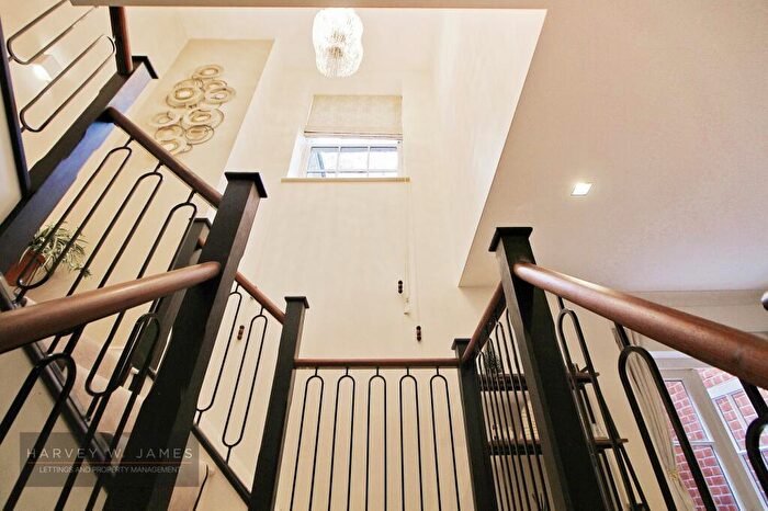 2 Bedroom Apartment To Rent In Kidderpore Avenue, London, NW3