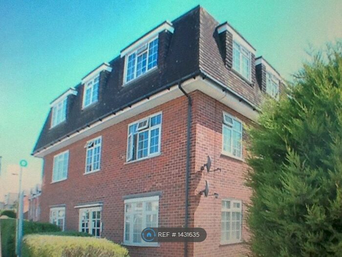 2 Bedroom Flat To Rent In St. Johns Terrace Road, Redhill, RH1