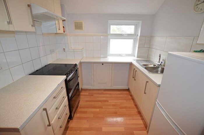 3 Bedroom Flat To Rent In Elm Road, Winchester, SO22
