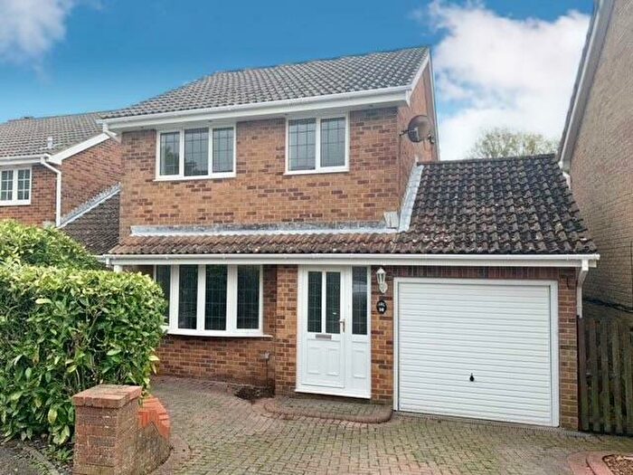 3 Bedroom Detached House To Rent In Grenadier Close, Locks Heath, SO31