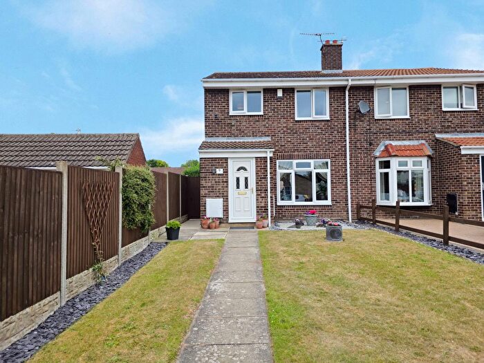 3 Bedroom Semi-Detached House For Sale In The Birches, Westwoodside, DN9