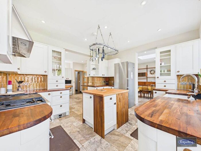 1 Bedroom Flat To Rent In Ravensbourne Park Crescent, Catford, London, SE6