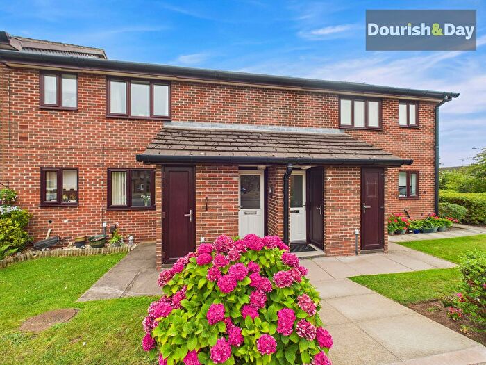 2 Bedroom Flat For Sale In Wildwood Ringway, Winchester Court Wildwood Ringway, ST17
