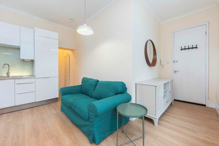 1 Bedroom Flat To Rent In Farringdon Road, Clerkenwell, London, EC1R