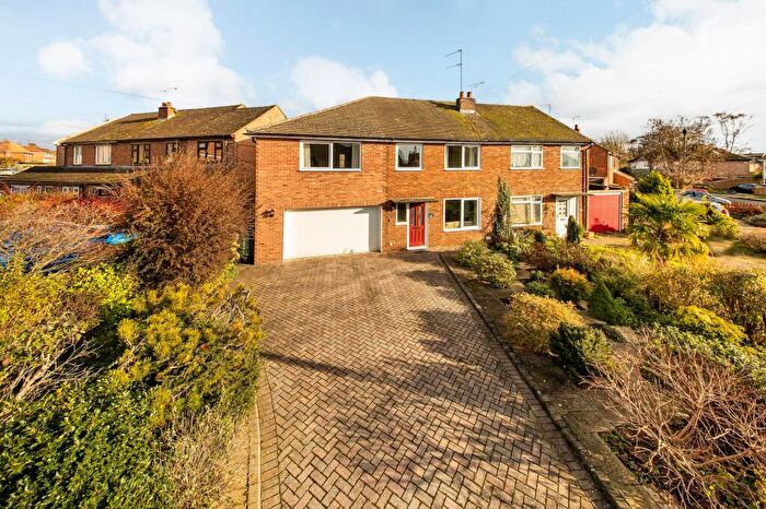 3 Bedroom Semi-Detached House For Sale In South Avenue, Abingdon, OX14