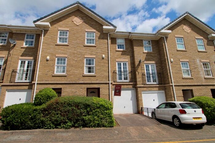 3 Bedroom Terraced House To Rent In Scholars Court, Northampton, NN1