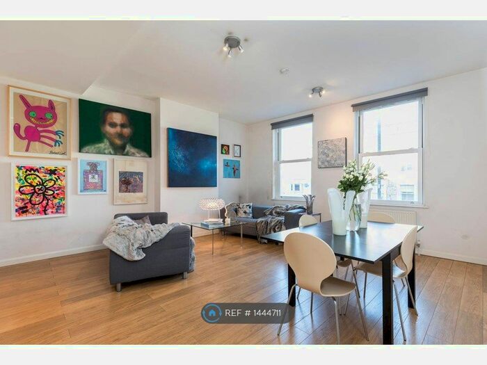 2 Bedroom Flat To Rent In Garfield Mews, London, SW11