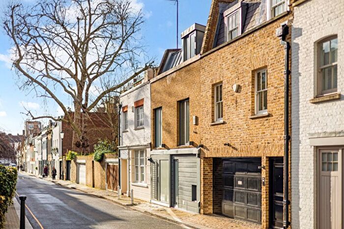 2 Bedroom Terraced House For Sale In Cadogan Lane, Belgravia, London, SW1X