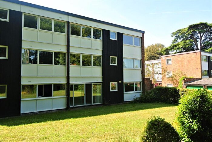 3 Bedroom Apartment To Rent In High Point, Weybridge, KT13