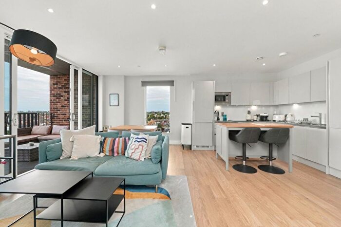 2 Bedroom Flat For Sale In Summerstown, Earlsfield, London, SW17