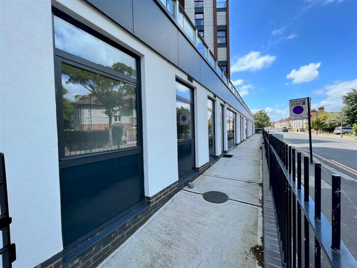 2 Bedroom Apartment To Rent In Victoria Avenue, Southend-On-Sea, SS2