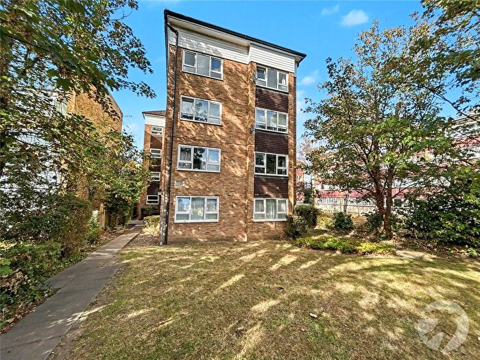 1 Bedroom Flat For Sale In Main Road, Sidcup, Kent, DA14