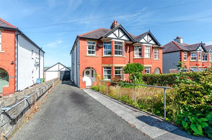 4 Bedroom Semi-Detached House For Sale In St. Davids Road, Caernarfon, Gwynedd, LL55
