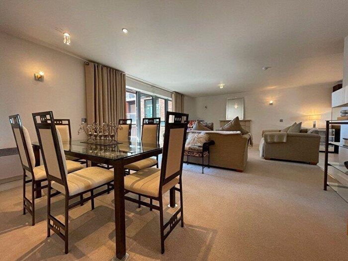 3 Bedroom Flat For Sale In Newhall Street, Birmingham, West Midlands, B3