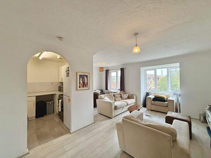 2 Bedroom Flat For Sale In Sterling Gardens, London, SE14