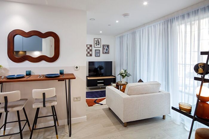 Studio To Rent In Rookery Way, London, NW9