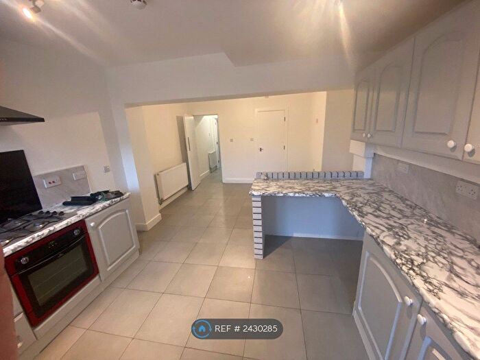 4 Bedroom Terraced House To Rent In Bentinck Street, Hucknall, Nottingham, NG15