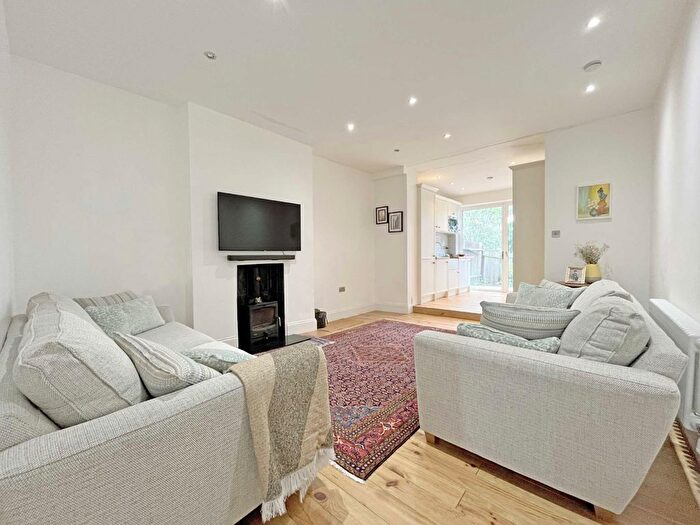 1 Bedroom Flat To Rent In Lynton Road, Acton, W3